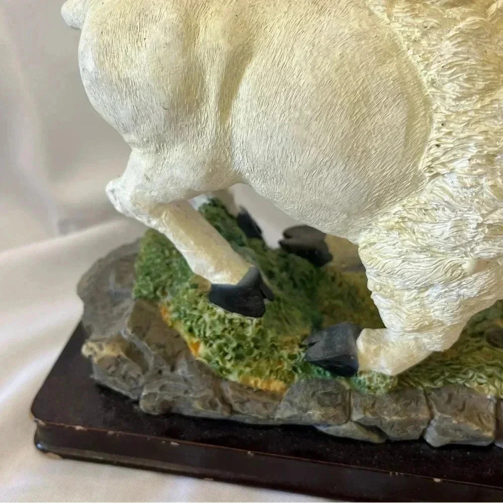 Vintage Number One Collection Fighting Bison Resin Statue - Picture 5 of 6